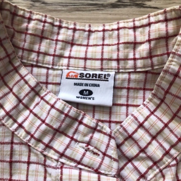 MASSIVE $10 SALE Sleeveless Sorel Button Up Top - Picture 2 of 6